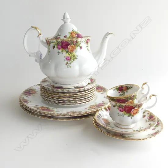 17 PCE ROYAL ALBERT OCR; 3 DINNER PLATES, 9 SIDE PLATES, TRIO, CUP & TEAPOT (FINIAL REPAIRED)