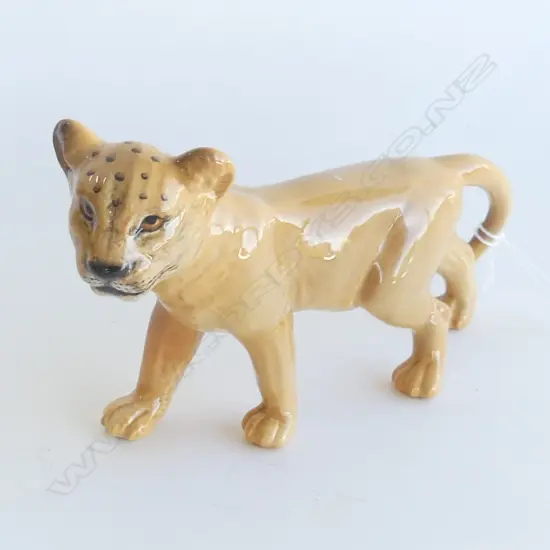 BESWICK LION CUB L.180mm