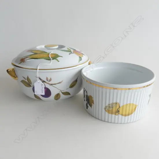 ROYAL WORCESTER EVESHAM  CASSEROLE + ONE D 210 MM