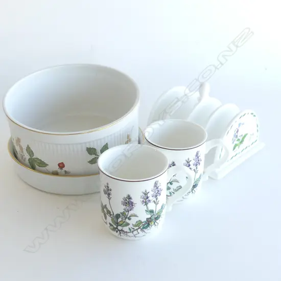 5 PCES KITCHEN WARE; PR VILLEROY MUGS, WEDGWOOD SOUFFLE, R. WORCESTER PIE DISH 200mm dia, TOAST RACK