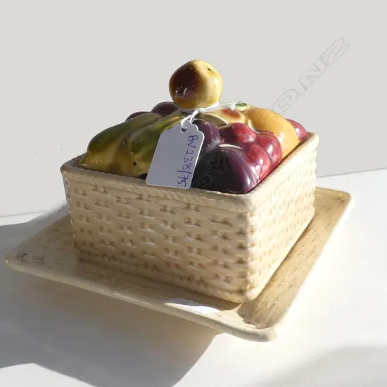 SARREGUEMINES LIDDED FRUIT BASKET CONTAINER w. PLATE W.160mm (lid w. hairline)