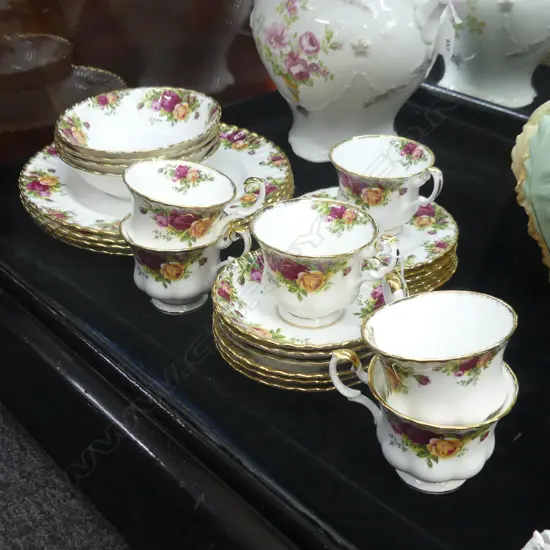 ROYAL ALBERT PART DINNER SET