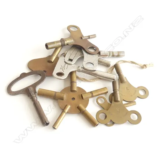 10 ASST CLOCK KEYS INCL MASTER KEY