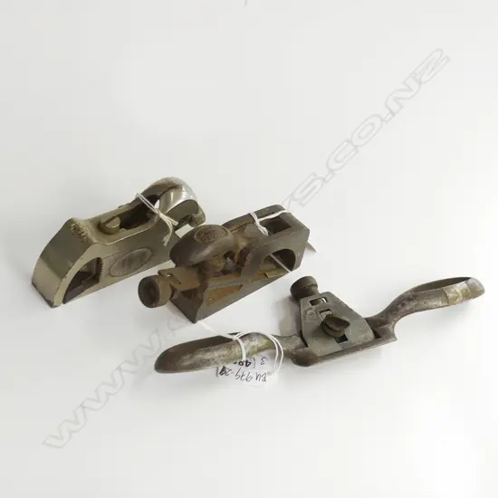 3 ITEMS PLAIN METAL SPOKE SHAVE 2 METAL SMALL PLANES ( A RECORD & NUMBER 90)