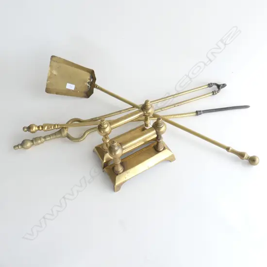PR BRASS FIRE IONS + 3 PCE VINTAGE FIRE TOOL SET L.670mm