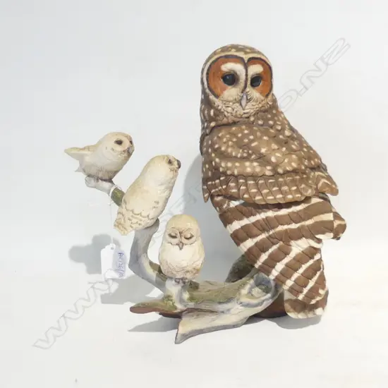 FRANKLIN MINT; THE SPOTTED OWL w. 3 CHICKS H.280mm