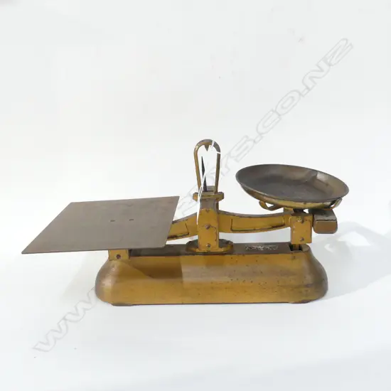 AVERY ENGLAND 2LB BRASS PAN CAST IRON SCALES L. 390MM