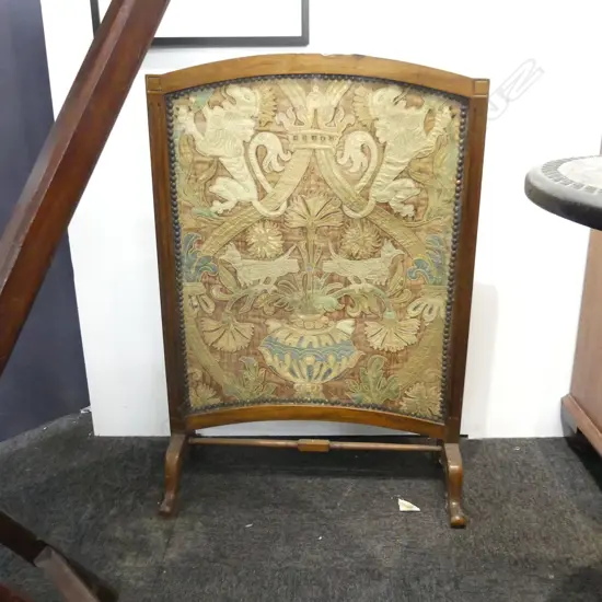 ANTIQUE FIRESCREEN w. EMBROIDERED PANEL 840x575mm
