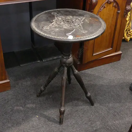 19THC NZ COLONIAL CHIP ART CARVED WINE TABLE EBONISED H.720mm