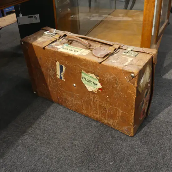 A VINTAGE LEATHER CASE 800 X 440 MM