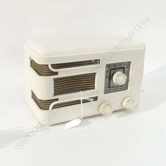 VINTAGE MANTLE RADIO 