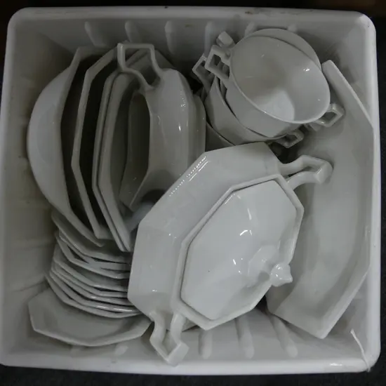 BOX LOT JOHNSON BROS. DINNER WARE