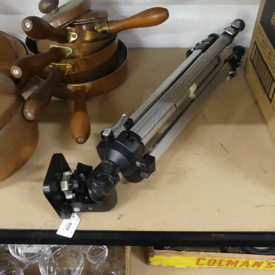 CAMERA TRIPOD H.590MM (WHEN FOLDED)