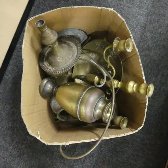 BOX ASST BRASS INCL CANDLE HOLDERS ETC..