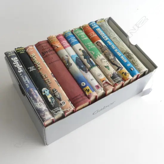 11 VINTAGE BIGGLES BOOKS