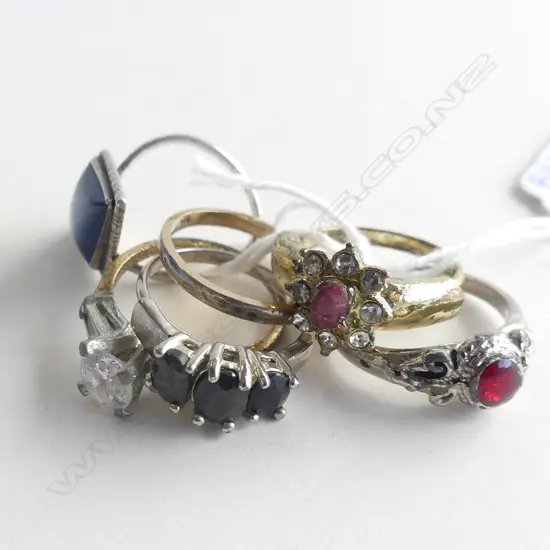 6 ASST RINGS INCL 1 9CT GOLD