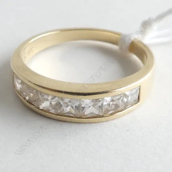 9CT GOLD & CZ RING 3.4GMS