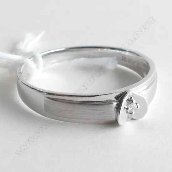 18CT WHITE GOLD 0.01CT DIAMOND RING 2.8GMS
