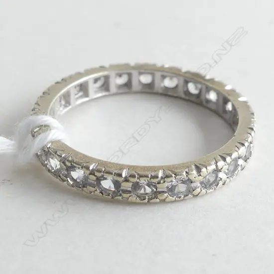 9CT WHITE GOLD CLAW SET RING 1.9GMS