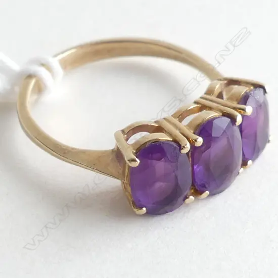9CT YELLOW GOLD TRILOGY AMETHYST RING 2.4GMS