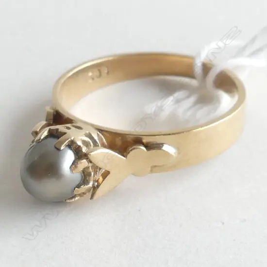 9CT YELLOW GOLD & BLACK PEARL RING 3.8GMS