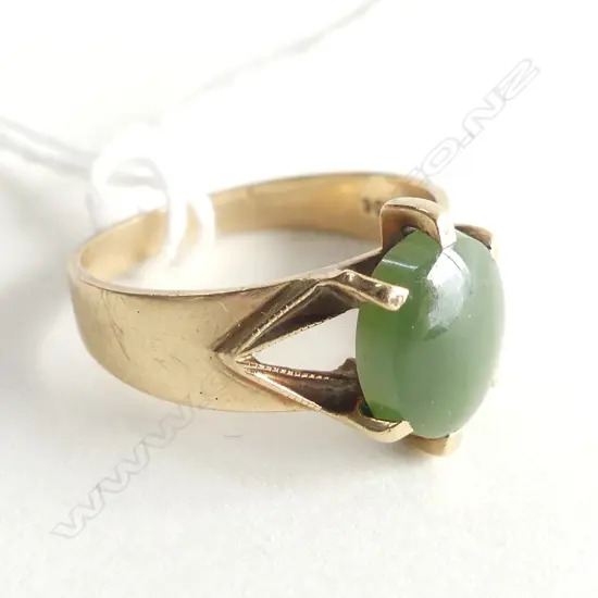 9CT GOLD & POUNAMU RING 3gm