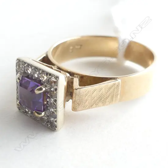 9CT YELLOW GOLD AMETHYST? & WHITE STONE RING 4.9GMS