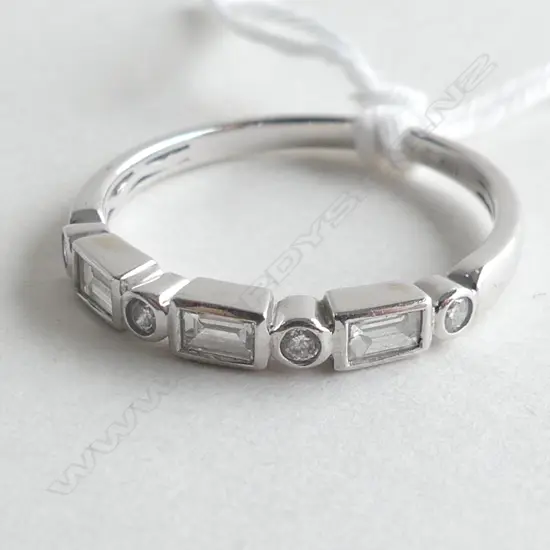 18CT WHITE GOLD RING - DIAMOND BAND BAGUETTE 2.1GMS  AF