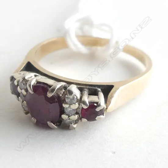 18CT YELLOW GOLD RUBY & DIAMOND RING 2.9GMS