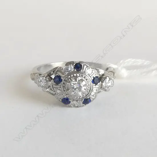 PALLADIUM SAPPHIRE & DIAMOND CLUSTER RING (20331)