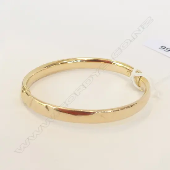 9CT GOLD HOLLOW HINGED BANGLE (WITH DENTS) 6.9GMS