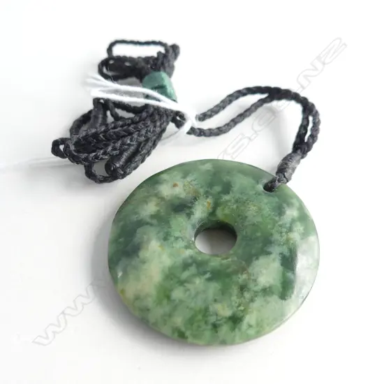 LG POUNAMU (GREENSTONE) DISC PENDANT (DIA 42MM)ON BLACK WAXED ADJUSTABLE CORD
