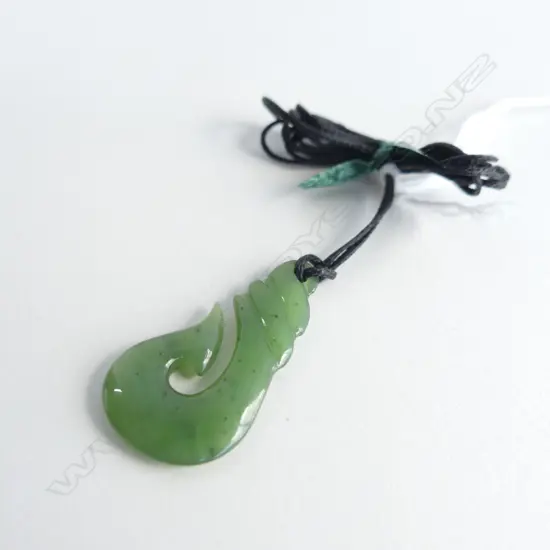 NZ POUNAMU (GREENSTONE) SM FISH HOOK PENDANT (L 32MM) ON FINE BLACK WAXED ADJUSTABLE CORD