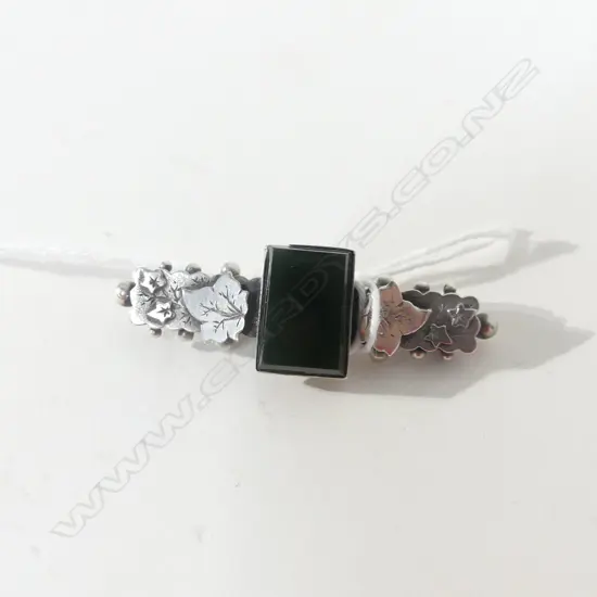 SILVER & GREENSTONE SWEETHEART BAR BROOCH