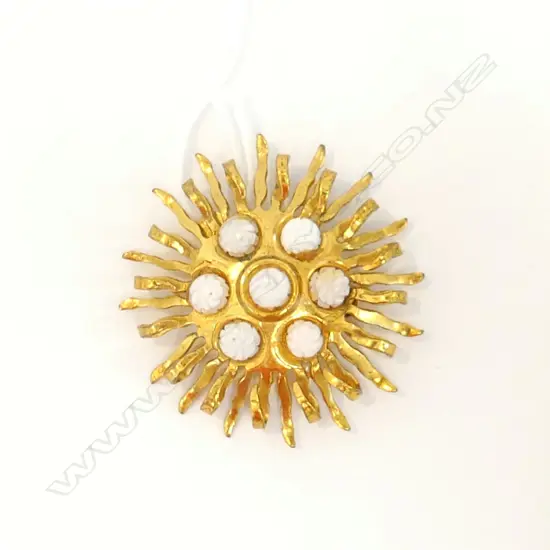 VINTAGE LG CORAL FLOWER SHAPED BROOCH