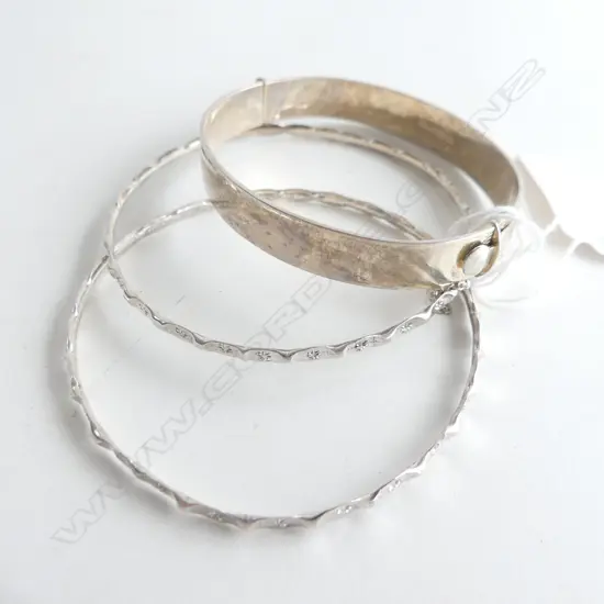 VKS STG SILVER HINGED BRACELET & 2 STG SILVER BANGLES