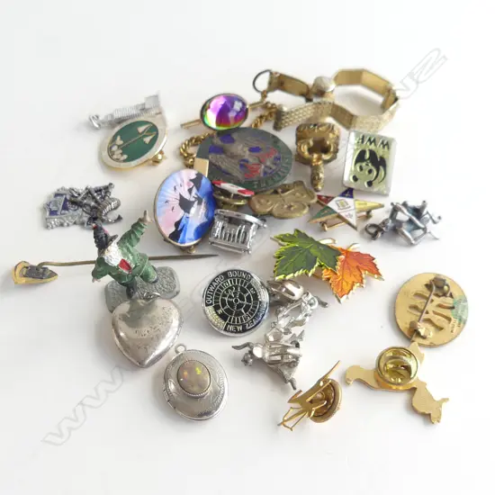 SM BOX ASST INCL. CHARMS, PINS, PENDANTS, ETC..