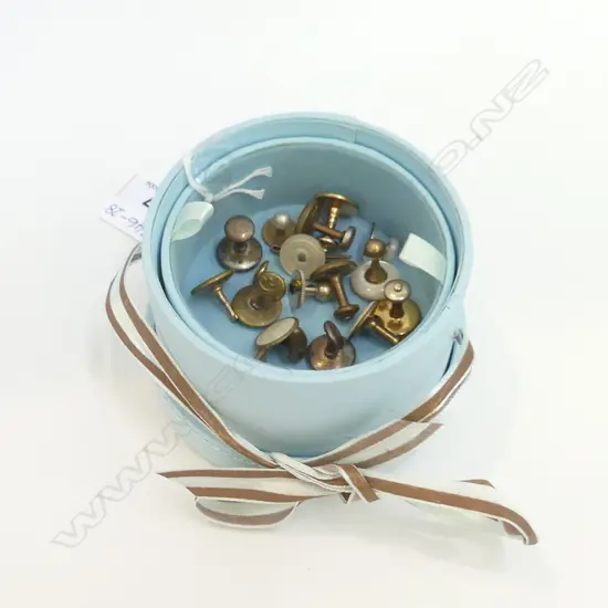 17 ASST OLD SHIRT STUDS 