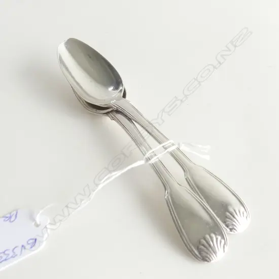 PAIR OF FRENCH SHELL PATTERN SILVER TEASPOONS