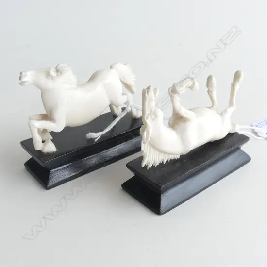 TWO CARVED IVORY HORSES, EACH ON WOODEN MOUNT L. 65MM