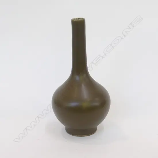 CHINESE TEA DUST GLAZE VASE, H. 205MM   - SIGNATURE / MARKS AT BASE