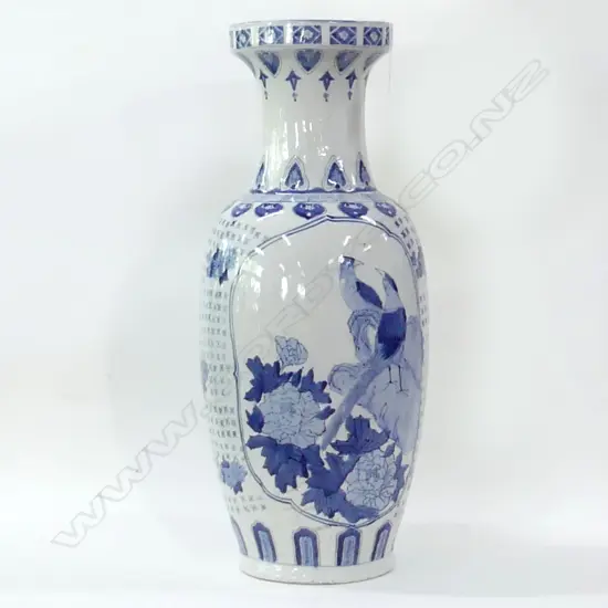 LG BLUE & WHITE ORIENTAL BLUE & WHITE FLOOR VASE  H. 630MM