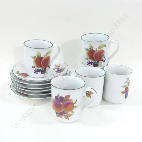 6 ROYAL WORCESTER EVESHAM VALE MUGS + 7SOUP BOWLS+ 6 SAUCERS H.95mm