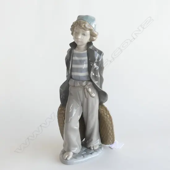 LLADRO FIGURINE, SHIP BOY WITH BASKETS H. 270MM