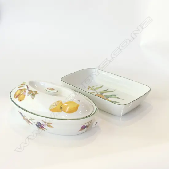 2 ROYAL WORCESTER EVESHAM VALE OVEN DISHES; RECTANGULAR & LITTLE OVAL W.265mm 