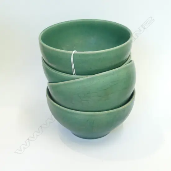 4 ORIENTAL GREEN GLAZE BOWLS, DIA 150MM