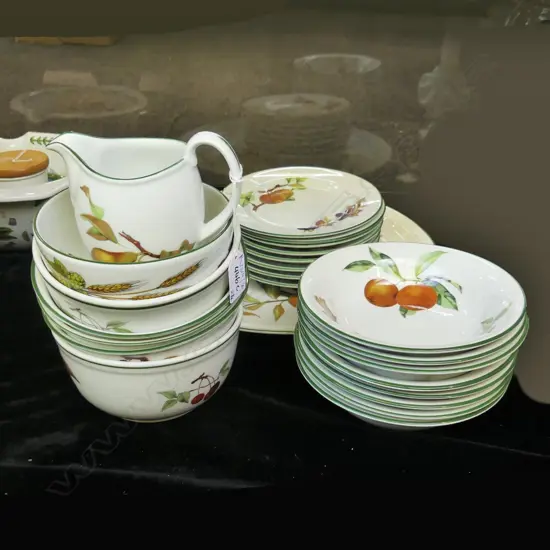 24 PCES ROYAL WORCESTER EVESHAM VALE; 8 CEREAL, 6 BOWLS, 8 SIDE PLATES, PLATTER 350mm dia
