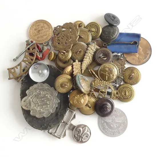 ASST. NZ WWI BADGES / BUTTONS ETC