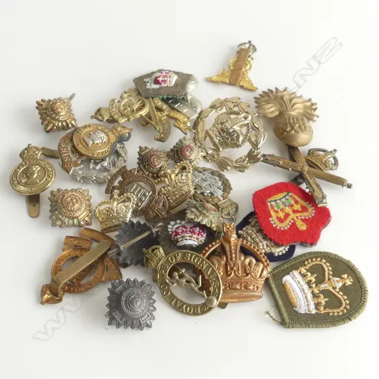 BAG ASST. WWI MILITARY BADGES & BUTTONS ETC