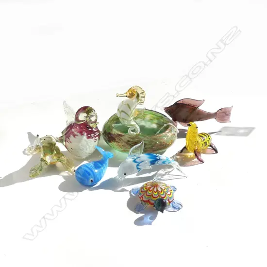 8 ART GLASS ANIMALS + SMALL GREEN PIN DISH 105mm dia